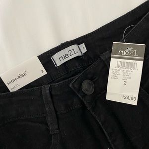 Rue 21 high rise